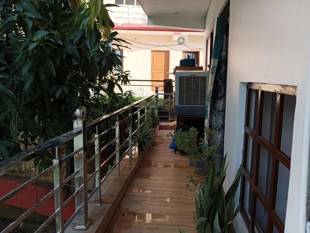 Crescent Moon Homestay Rishīkesh Buitenkant foto