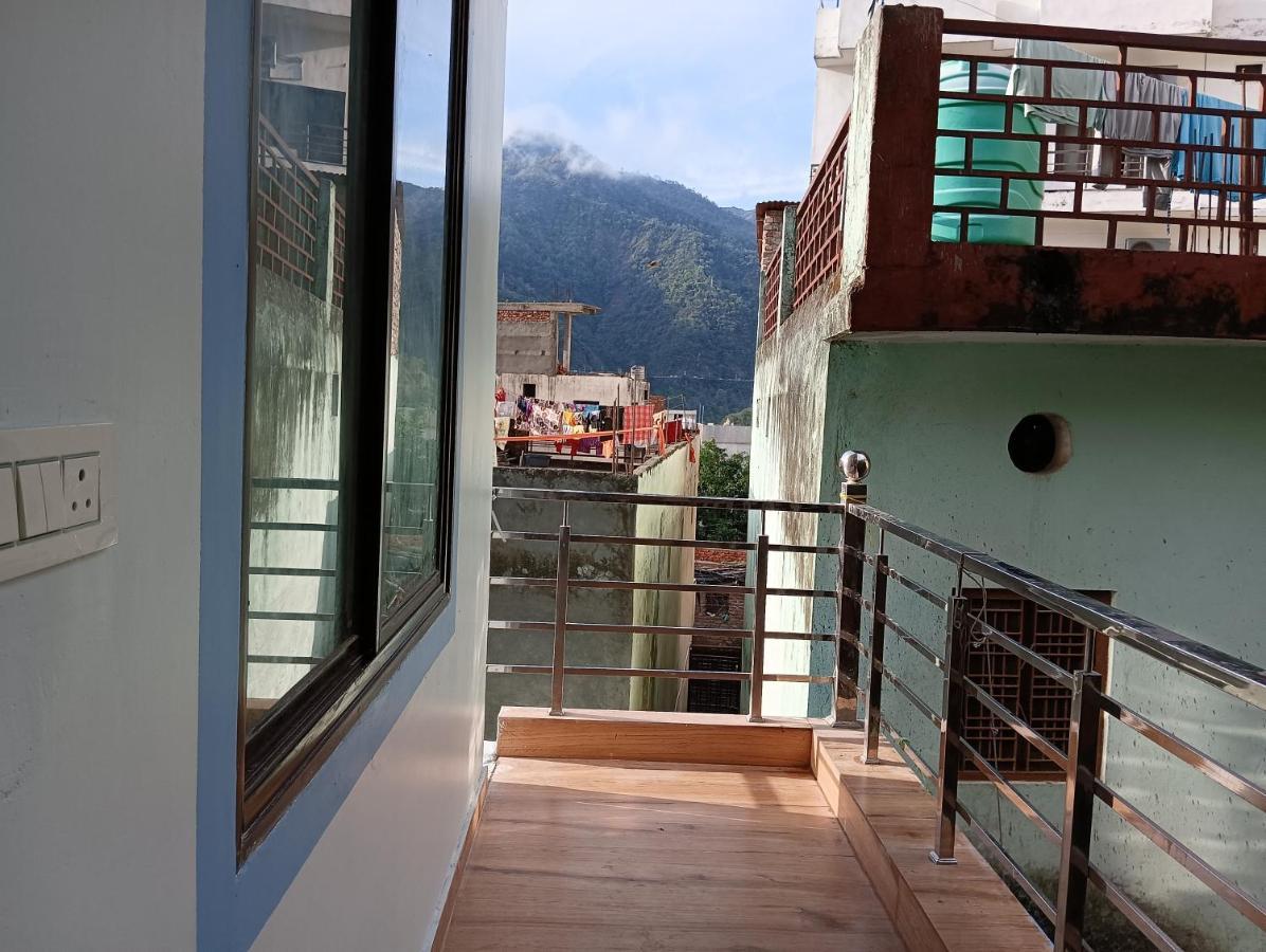 Crescent Moon Homestay Rishīkesh Buitenkant foto