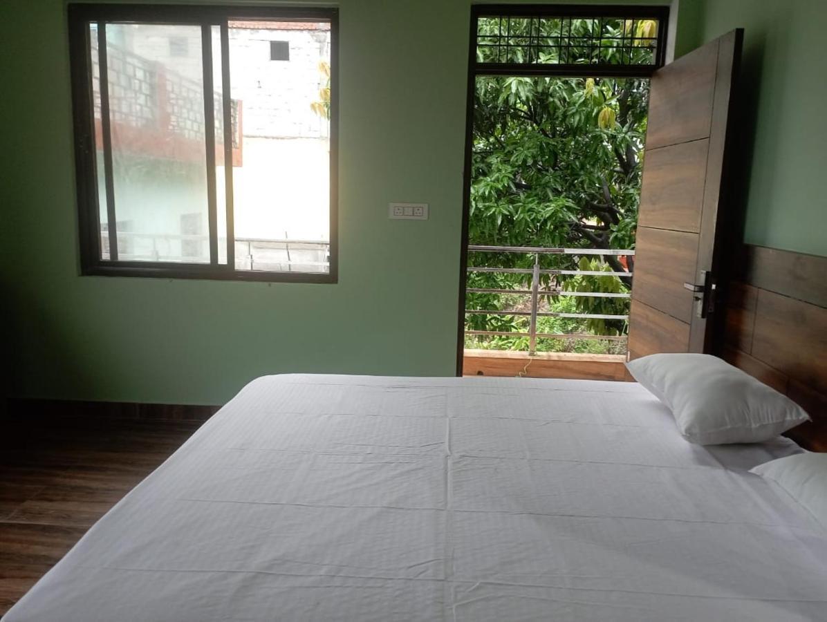 Crescent Moon Homestay Rishīkesh Buitenkant foto