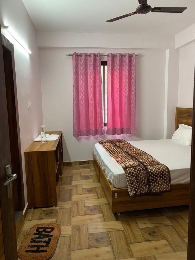 Crescent Moon Homestay Rishīkesh Buitenkant foto
