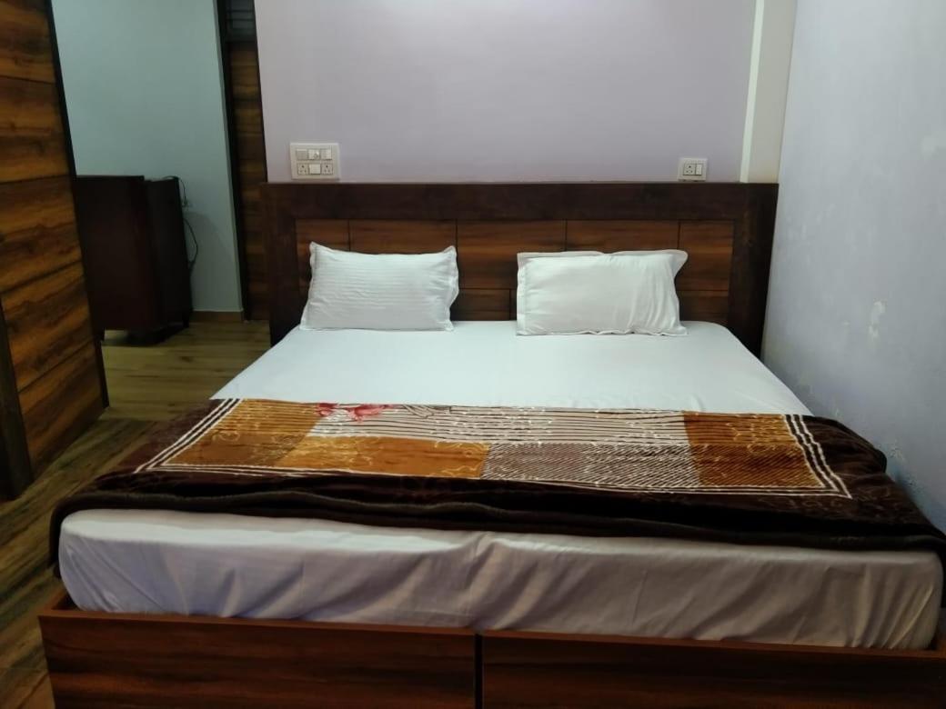Crescent Moon Homestay Rishīkesh Kamer foto
